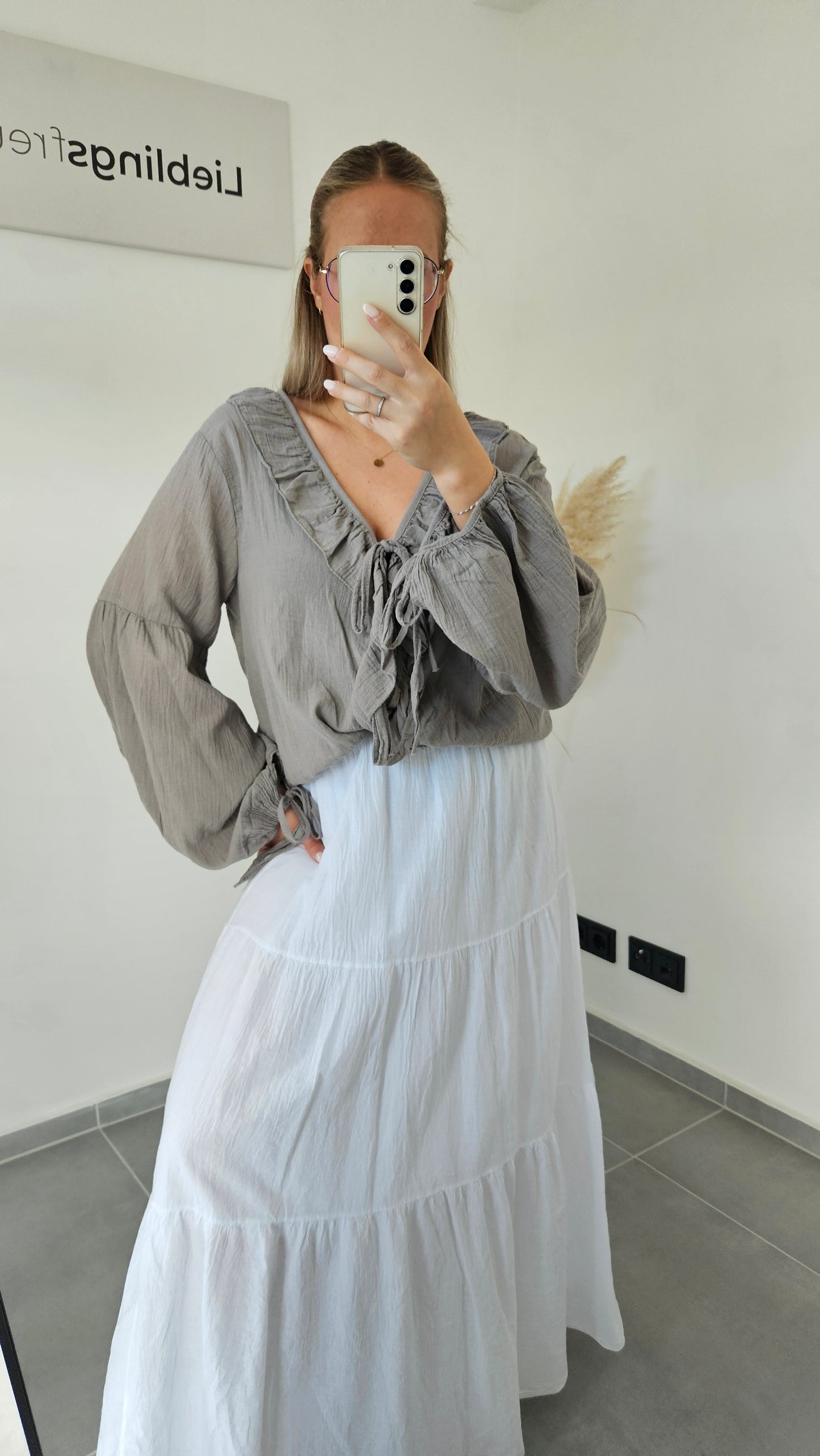 Musselin-Bluse mit Volants taupe