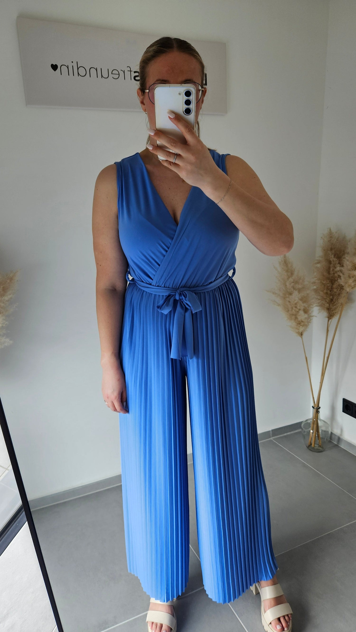 Kleider / Jumpsuits