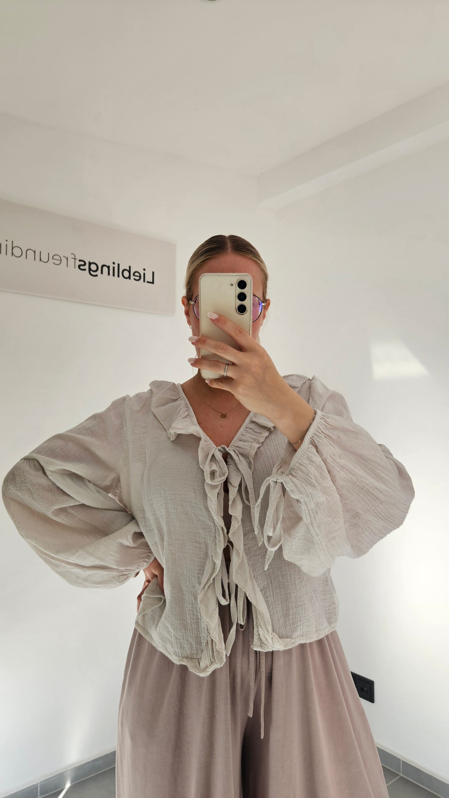 Musselin-Bluse mit Volants beige