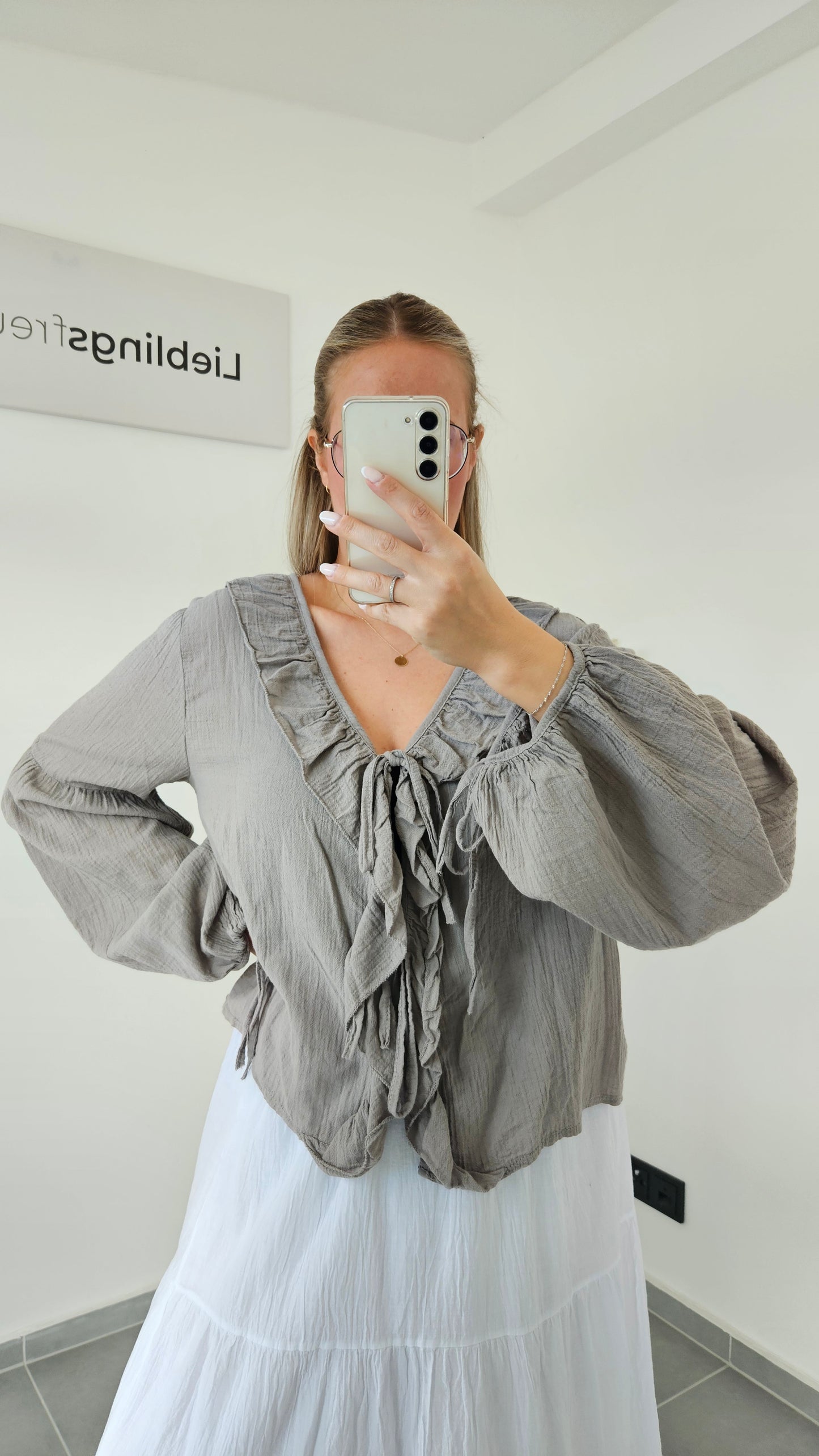 Musselin-Bluse mit Volants taupe