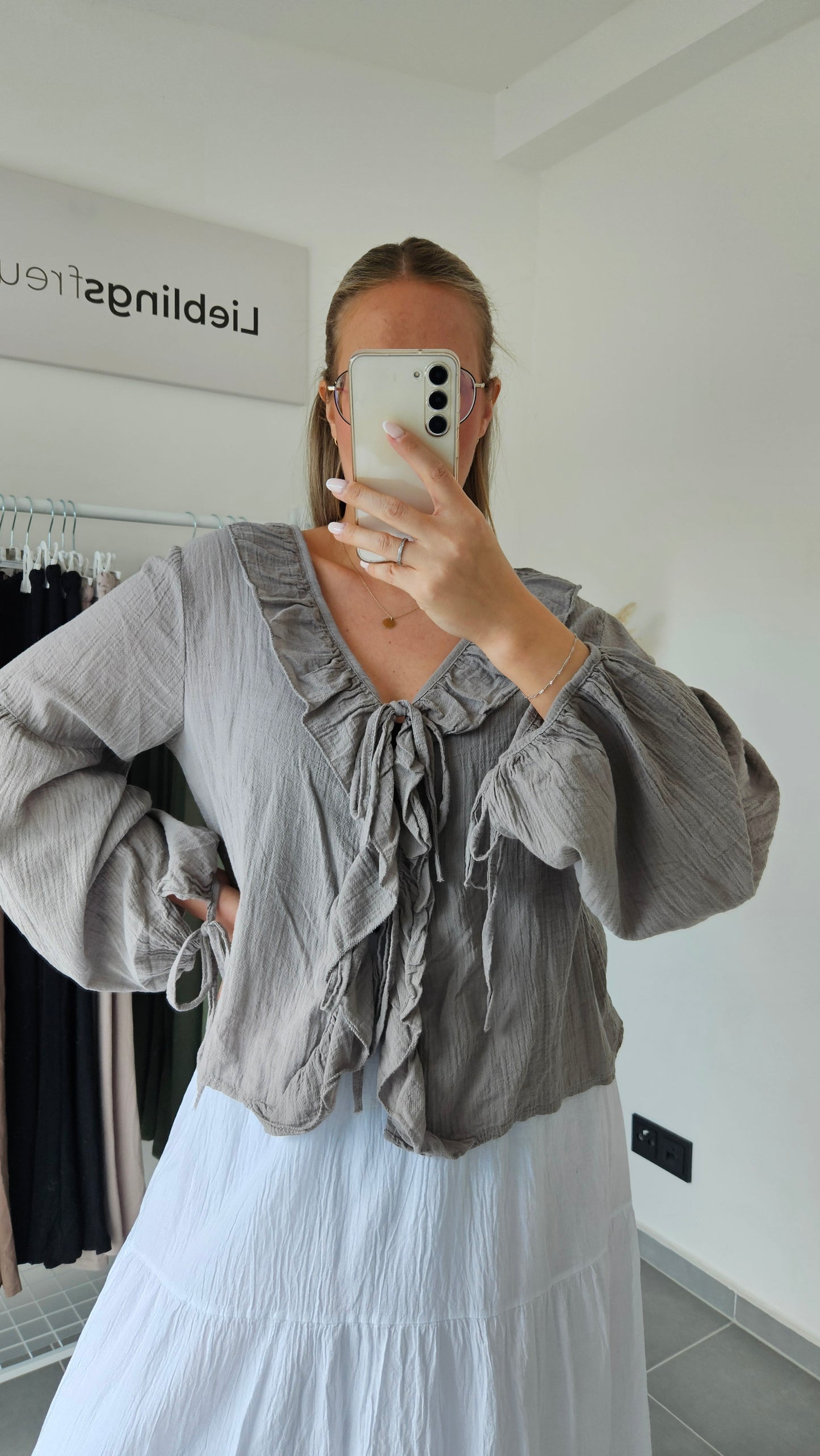 Musselin-Bluse mit Volants taupe