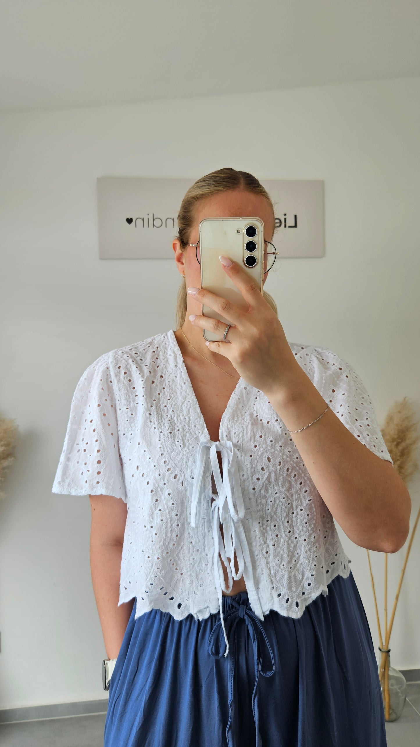 Bluse aus Lochspitze