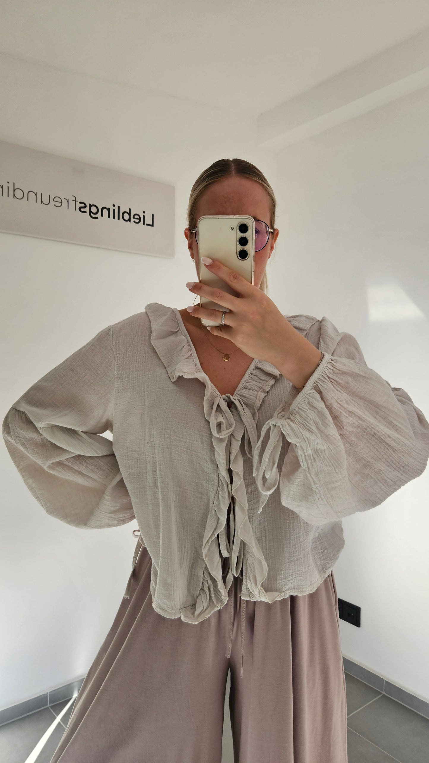 Musselin-Bluse mit Volants beige